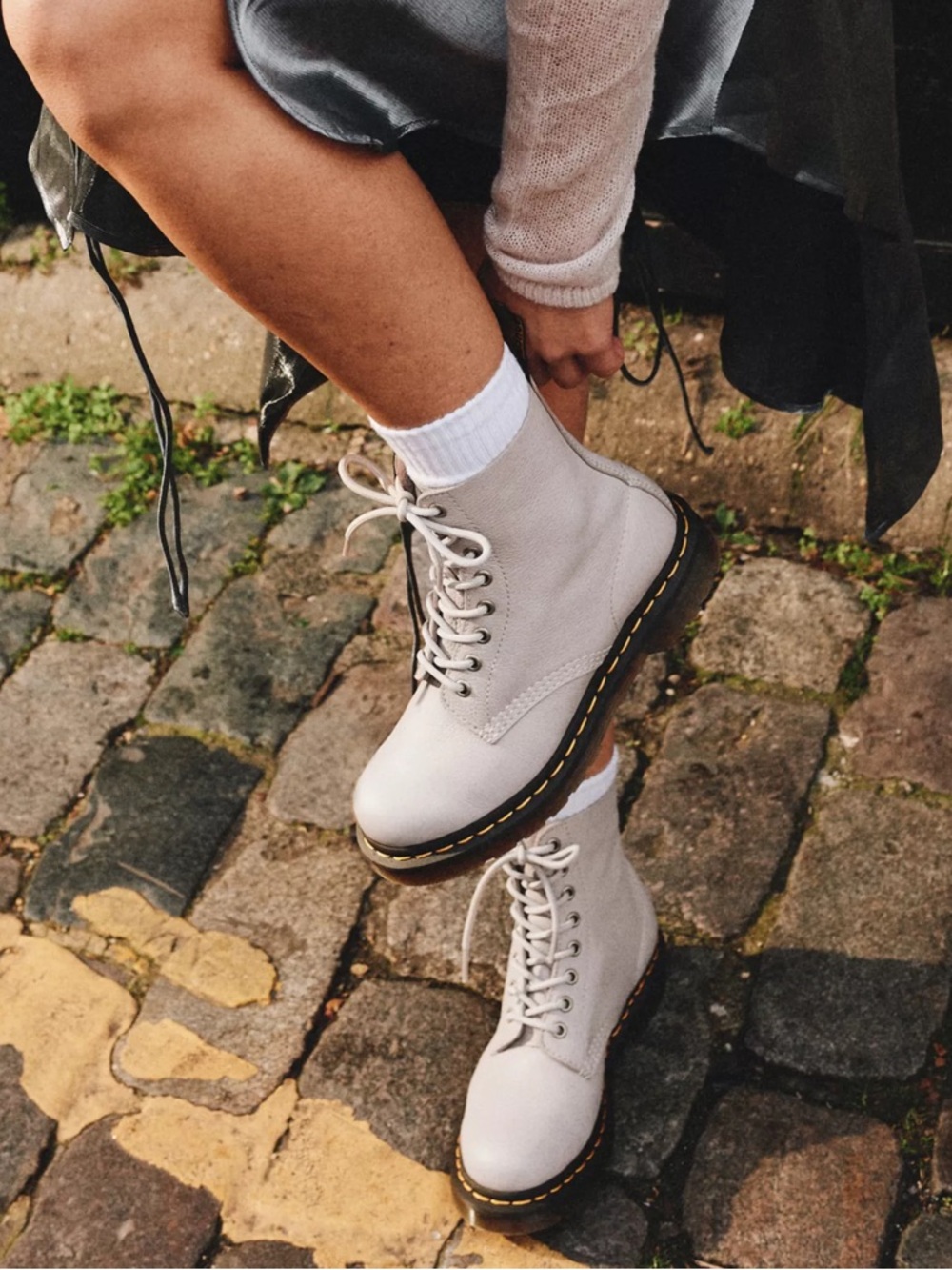 Dr. Martens 1460 Pascal Virginia Leather Boots in Vintage Taupe